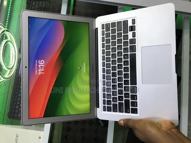 Laptop Apple MacBook Air 8GB Intel Core i5 SSD 256GB · Photo 1