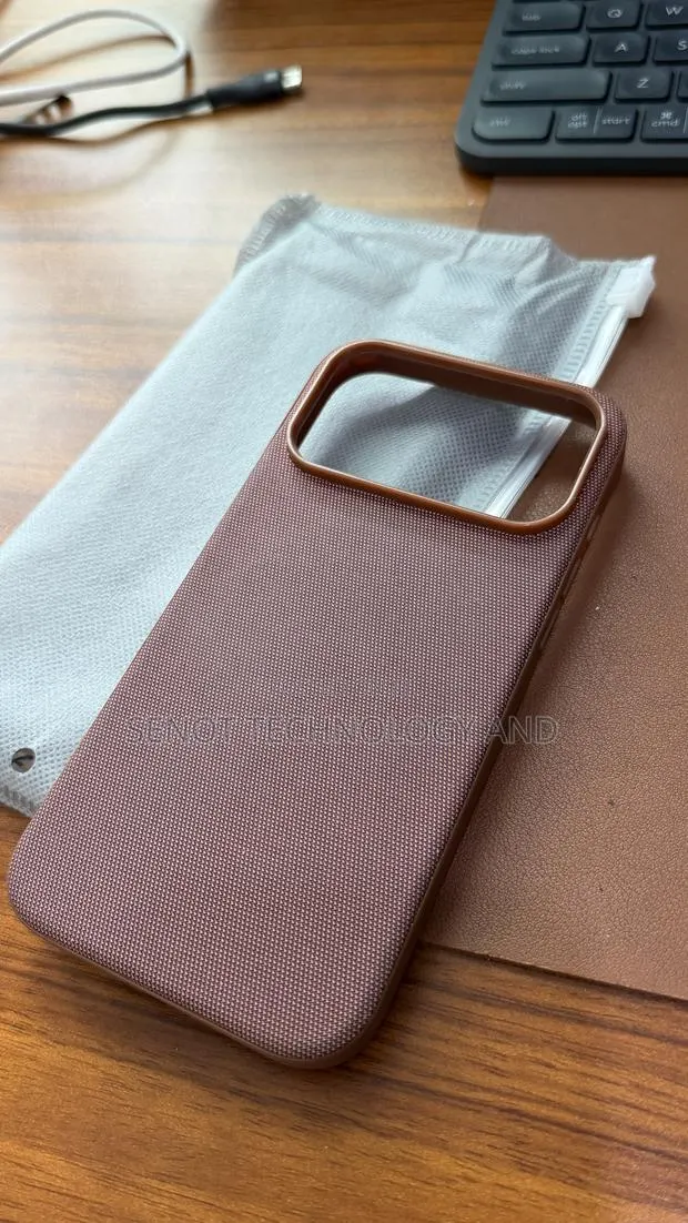 iPhone 17 Pro Max Case ( Tech Woven Case ) · Photo 1
