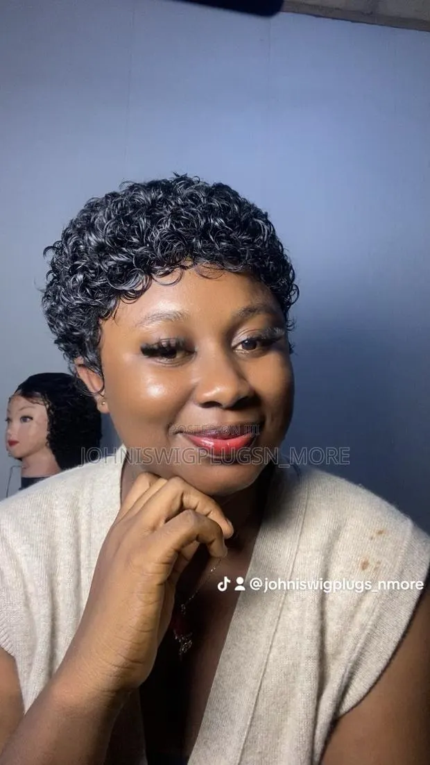 Short Pixie Curls · Photo 1
