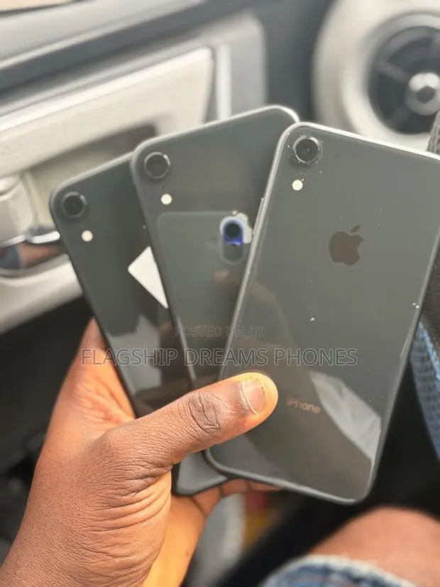 Apple iPhone XR 64 GB Black · Photo 1