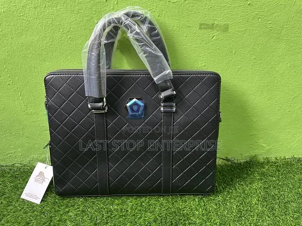 Executive Office Bag With Locker · Photo 1