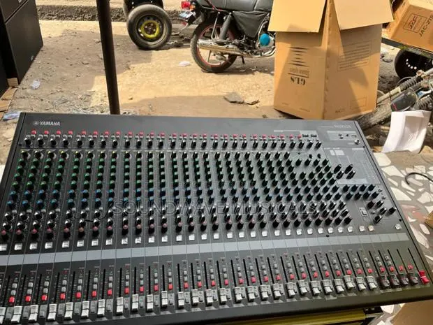 MGP 32 Channel Professional Mixer · Photo 1