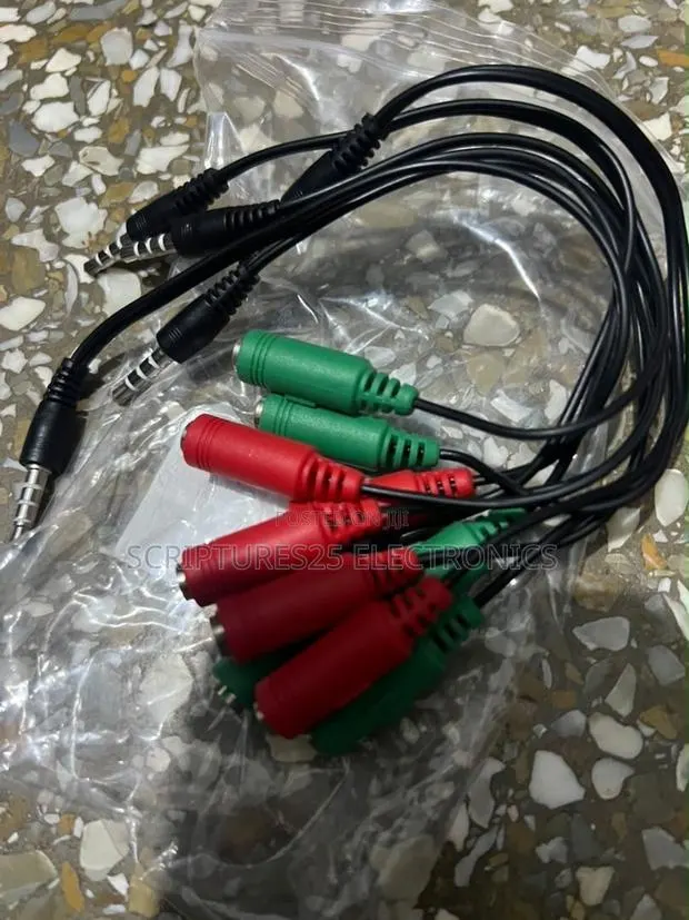 Splitter (3.5mm Female to Dual Male, and Male to Dual Female) · Photo 1