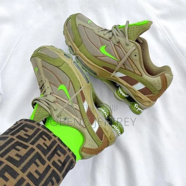Original Supreme Nike Shox Green · Photo 1