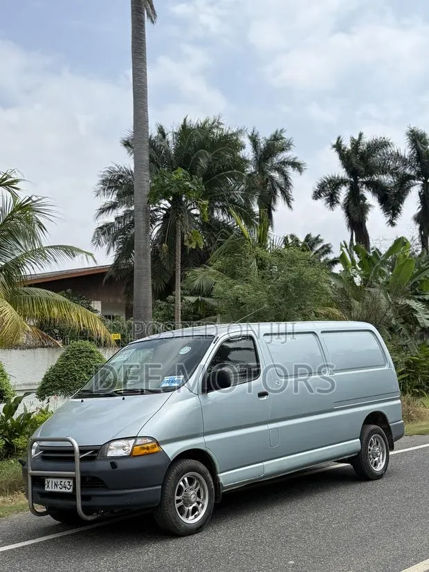 Toyota HiAce 2000 Green · Photo 1
