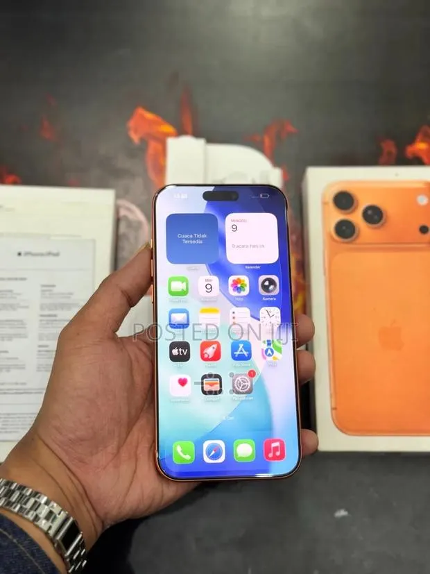 Apple iPhone 17 Pro Max 512 GB Orange · Photo 1