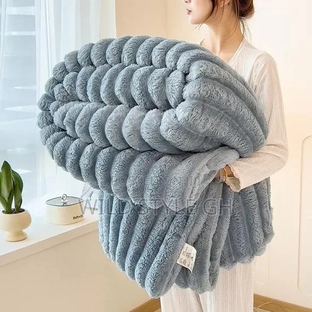 Quality Luxury Ultra Soft Throw Blankets · Photo 8