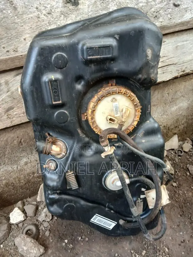 Mazda 2 Petrol Tank · Photo 1