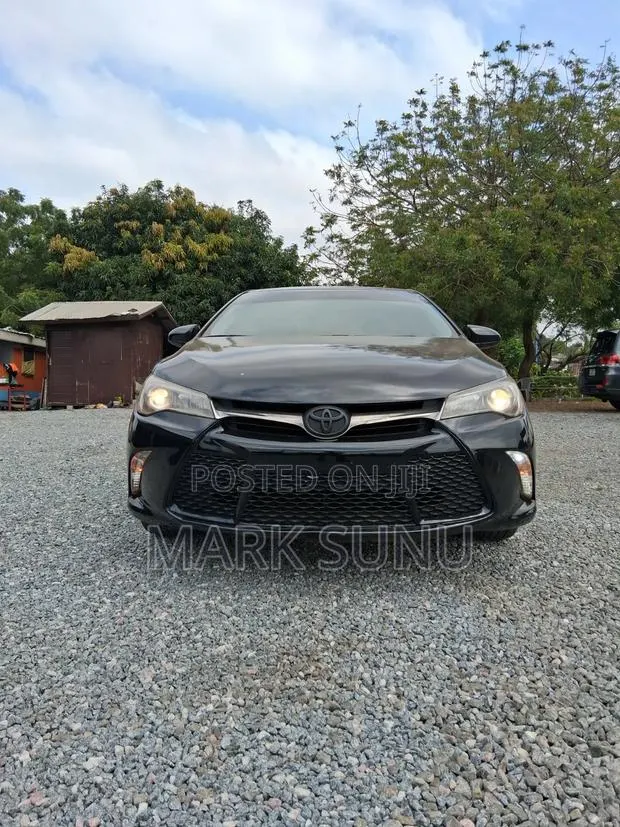 Toyota Camry SE 4dr Sedan (2.5L 4cyl 6A) 2015 Black · Photo 1
