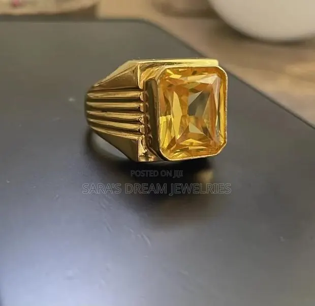 Solid Fashion Gold Ring · Photo 1