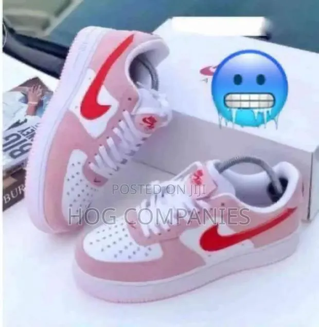 Female Nike Air Force 1 07 Sneakers - Fast Delivery · Photo 1