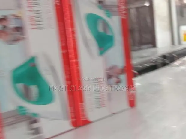 Decakila Steam Iron – Everyday Smooth Clothing Care · Photo 1