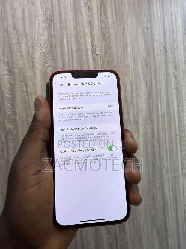 Apple iPhone 13 128 GB Red · Photo 1