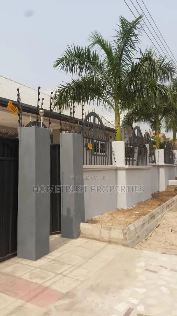 5bdrm House in Amasaman Satellite for sale · Photo 1