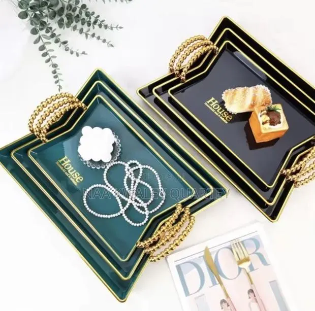 3pcs Plastic Serving Trays · Photo 1
