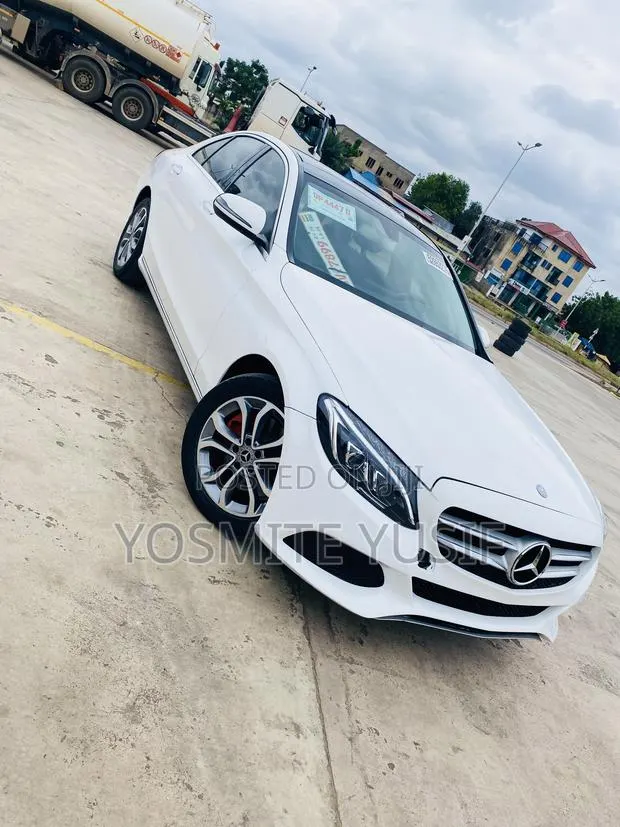 Mercedes-Benz C300 Base 4Matic Sedan AWD (2.0L 4cyl 7A) 2017 White · Photo 1