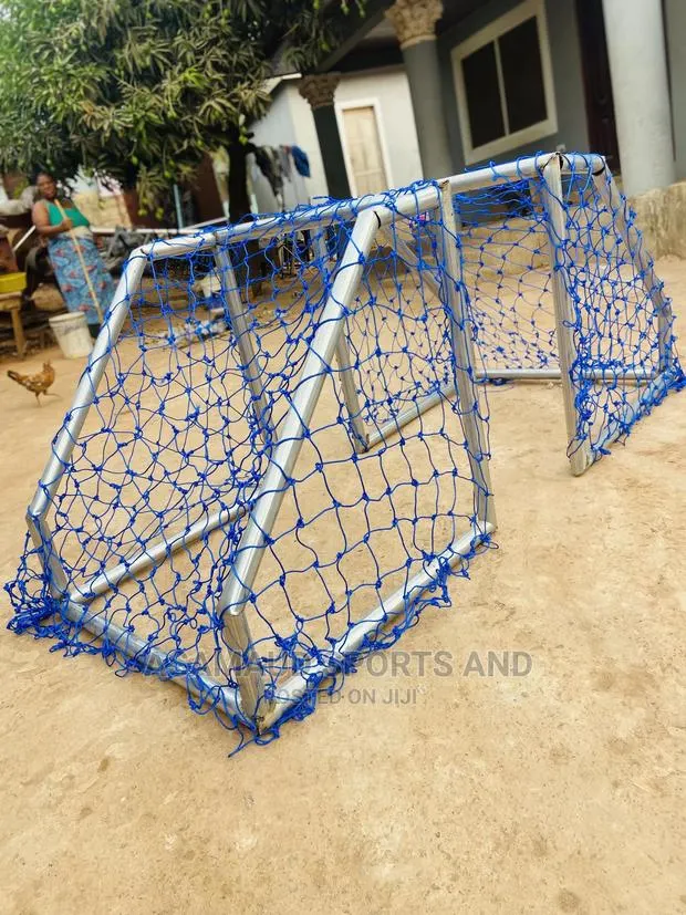 Original Think Small Goalpoast Net at Cool Price · Photo 1
