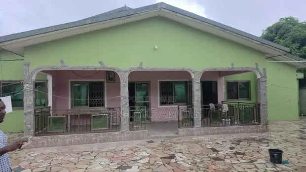 7bdrm House in Galilea for sale · Photo 1