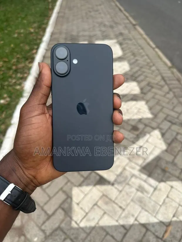 New Apple iPhone 16 128 GB Black · Photo 1