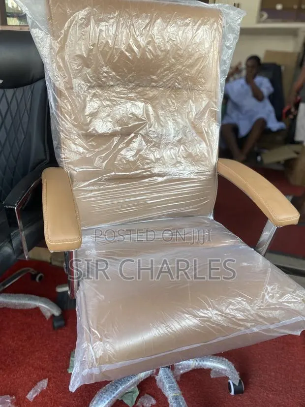 High Back Office Swivel Chair · Photo 1