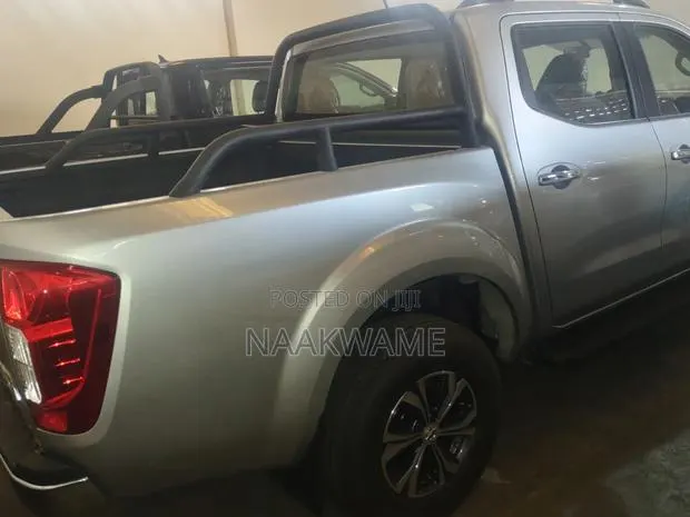 New Nissan Hardbody 2025 Silver · Photo 1