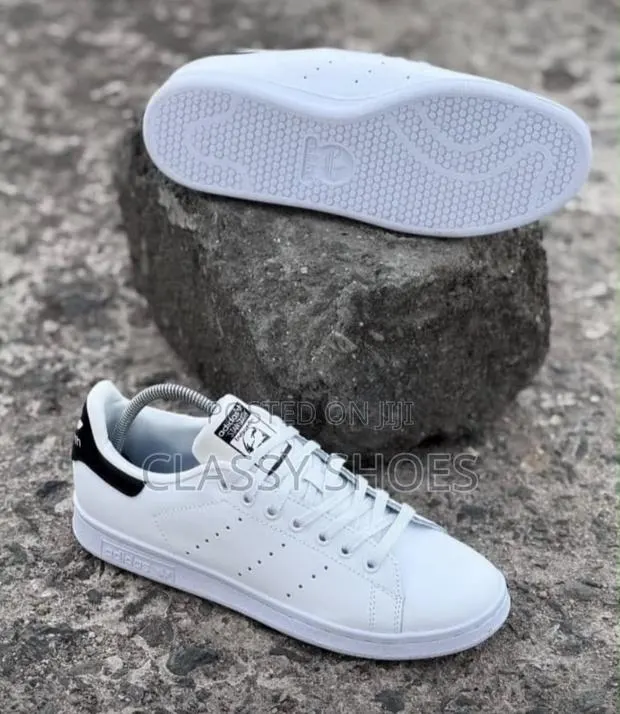 Stan Smith All White With Black at the Back · Photo 1