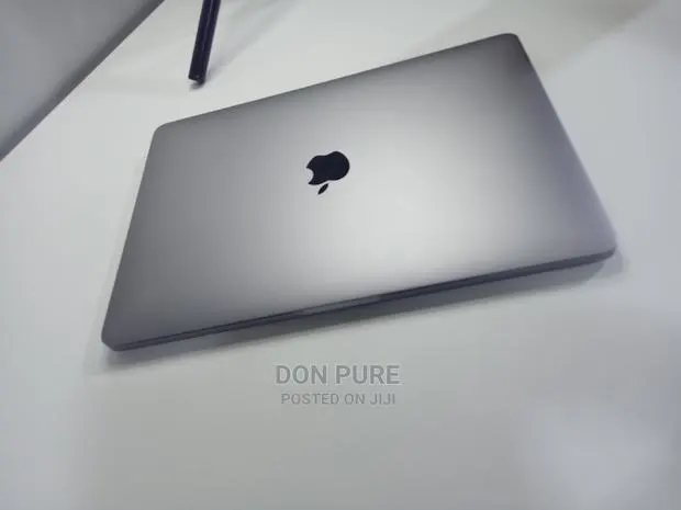 Laptop Apple MacBook 2018 8GB Intel Core I5 SSD 256GB · Photo 1