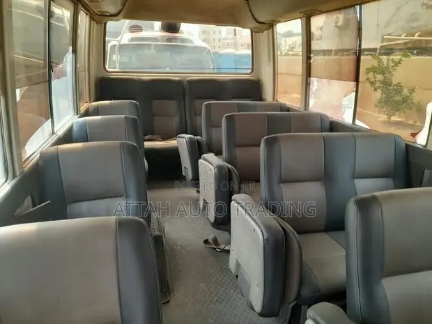Mitsubishi Fuso Aero Bus 2013 White · Photo 2