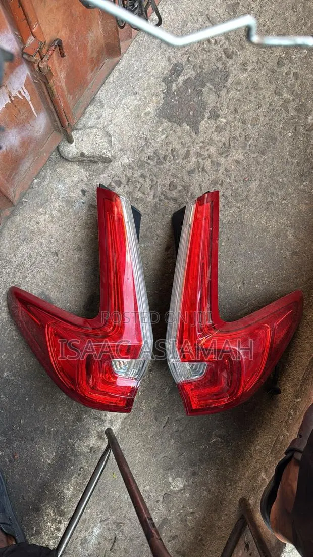 Honda CRV 2017,2018,2019,2020,2021,2022 Tail Light · Photo 1