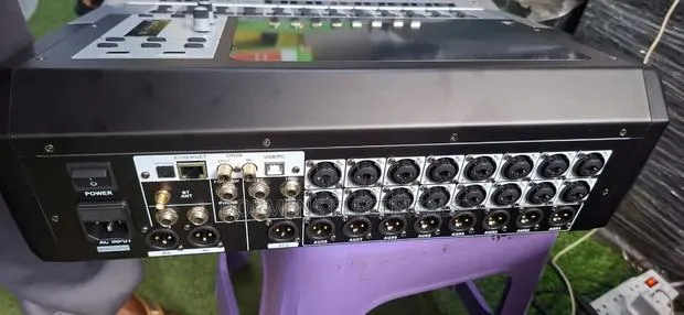 Mackie Dm-20 16 Channel Digital Mixer · Photo 1