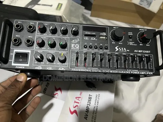 Powered Mixer · Photo 1