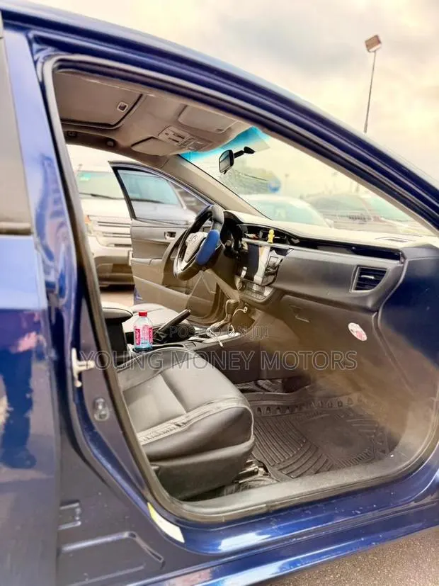 Toyota Corolla L 4dr Sedan (1.8L 4cyl CVT) 2017 Blue · Photo 1