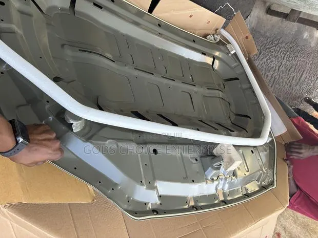 Bonnet NAVARA 2022-2023-2024-2025 · Photo 1