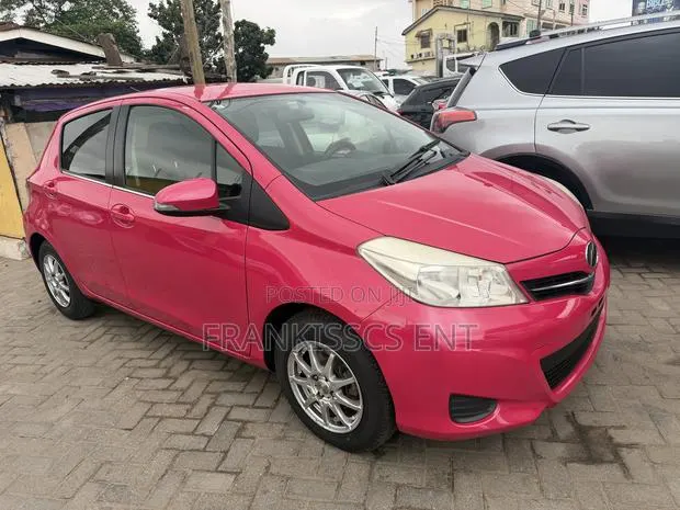 Toyota Vitz 1.3 AWD 5dr 2012 Pink · Photo 1