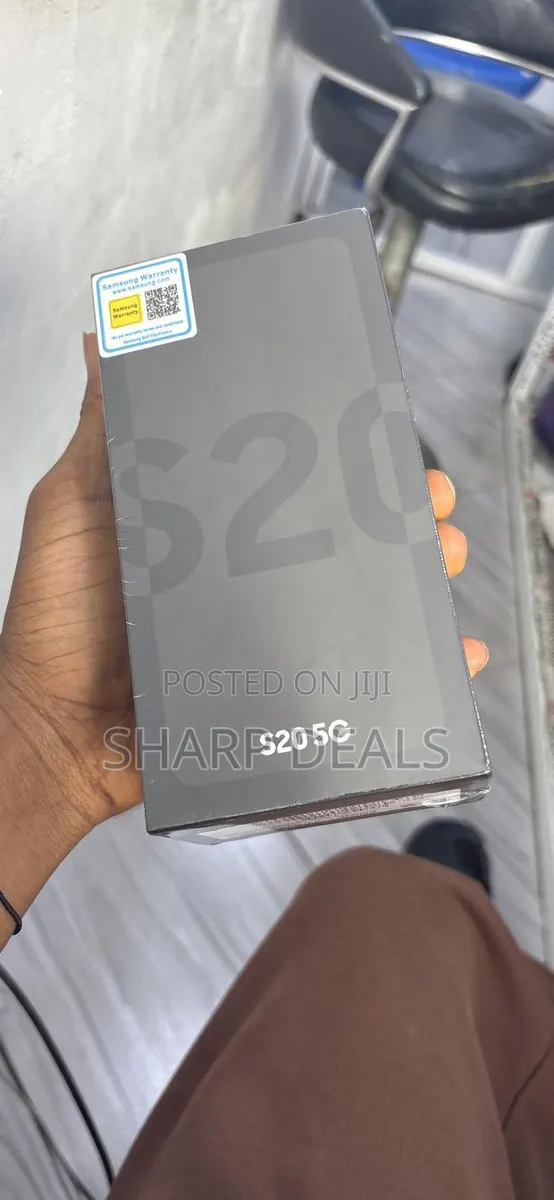 New Samsung Galaxy S20 128 GB Gray · Photo 1