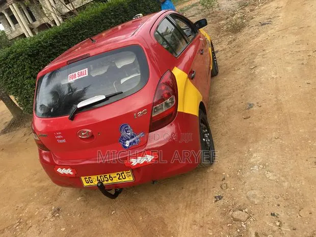 Hyundai i20 2010 Red · Photo 1