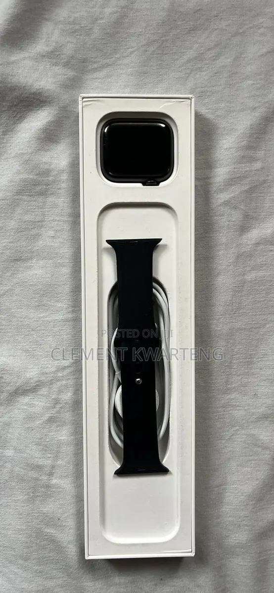 Apple Watch Series 7 45mm-Titanium (Gps+Cellular) · Photo 1