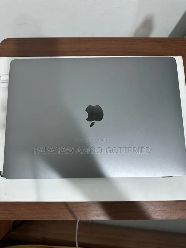 Laptop Apple MacBook Pro 2022 M2 8GB Apple M2 SSD 256GB · Photo 1