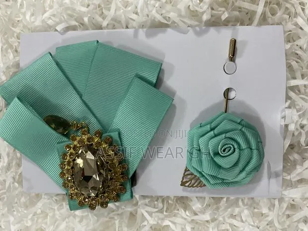 Green Butterfly Bow Tie · Photo 1