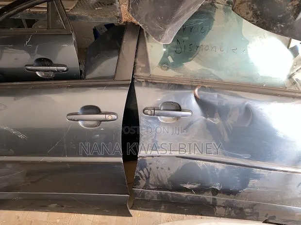 Pontiac Vibe 2005 Doors Set, Boot, Bonnets, and Fenders · Photo 1