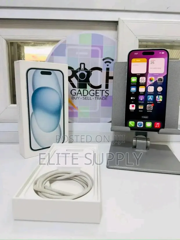 New Apple iPhone 15 256 GB Blue · Photo 1