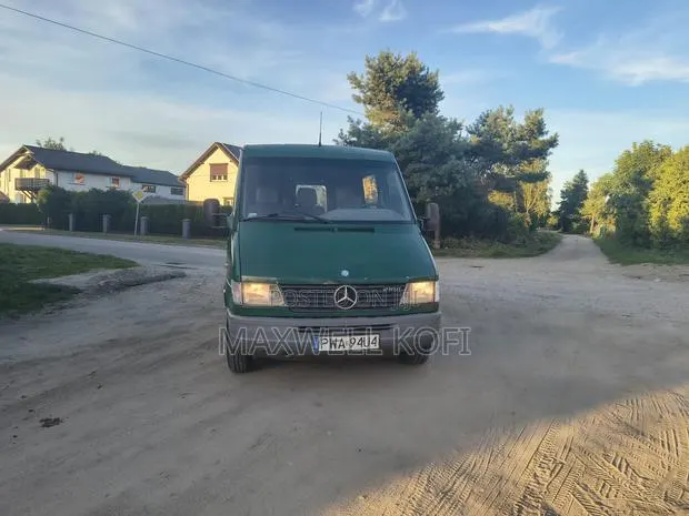 Mercedes-Benz Sprinter 1999 Green · Photo 1