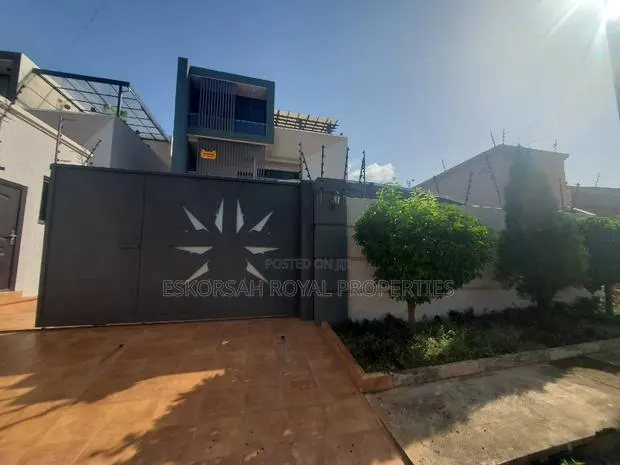 5bdrm House in East Legon A&C Mall for rent · Photo 1