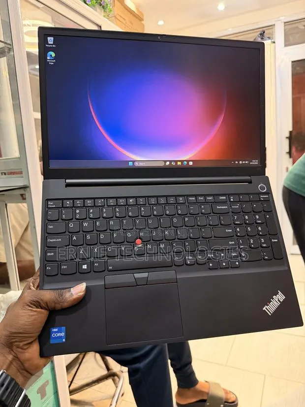 Laptop Lenovo ThinkPad E15 8GB Intel Core i5 SSD 256GB · Photo 1