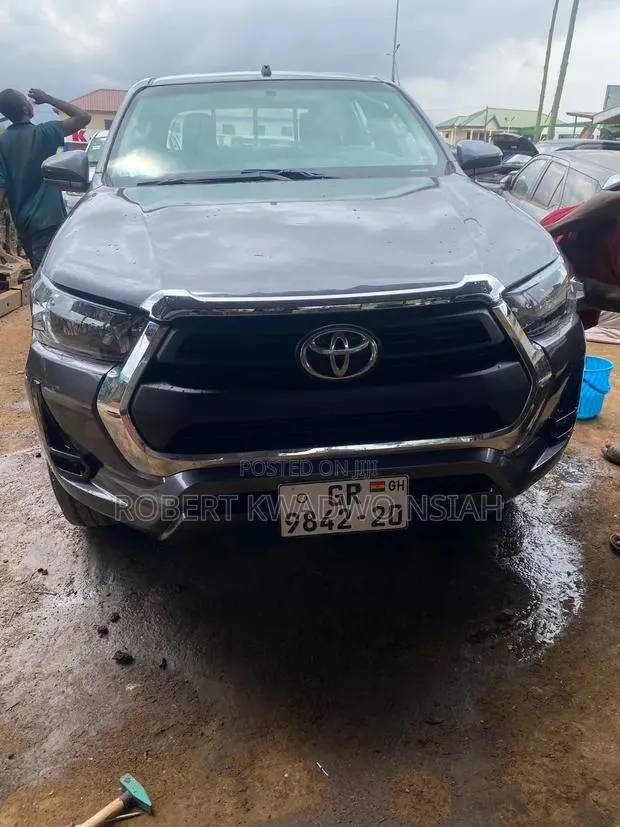 Toyota Hilux 2.4 Diesel 2020 Gray · Photo 1