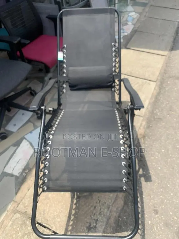Portable and Foldable Recliner Chair With Adjustable Pillow · Photo 1
