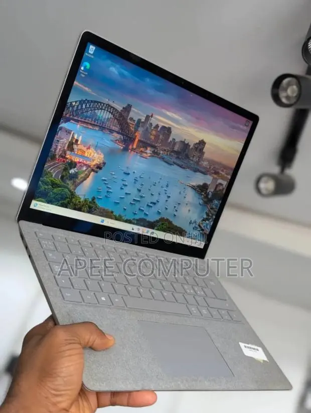 Laptop Microsoft Surface Laptop 2 8GB Intel Core i5 SSD 256GB · Photo 1