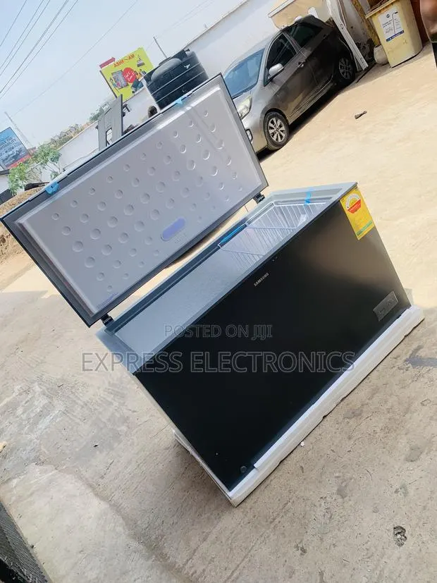 Sleek Grey Color Chest Freezer 371l Samsung · Photo 1