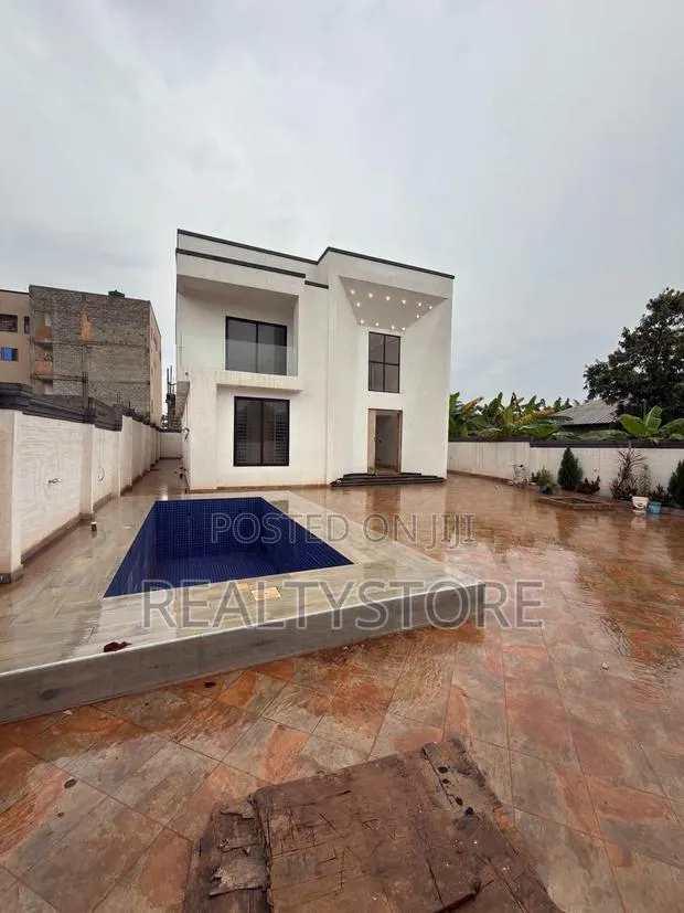 5bdrm House in Adenta, Accra Metropolitan for sale · Photo 1