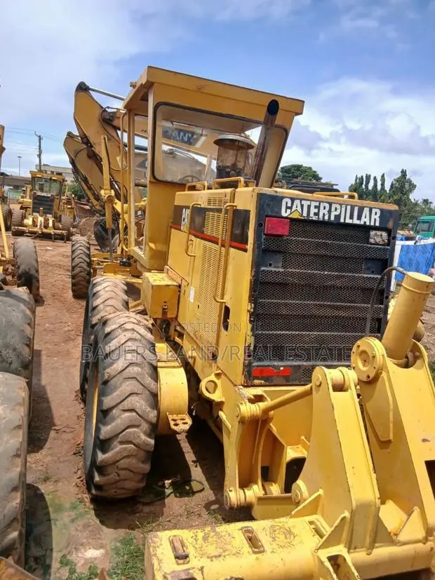 Caterpillar Motor Grader · Photo 1